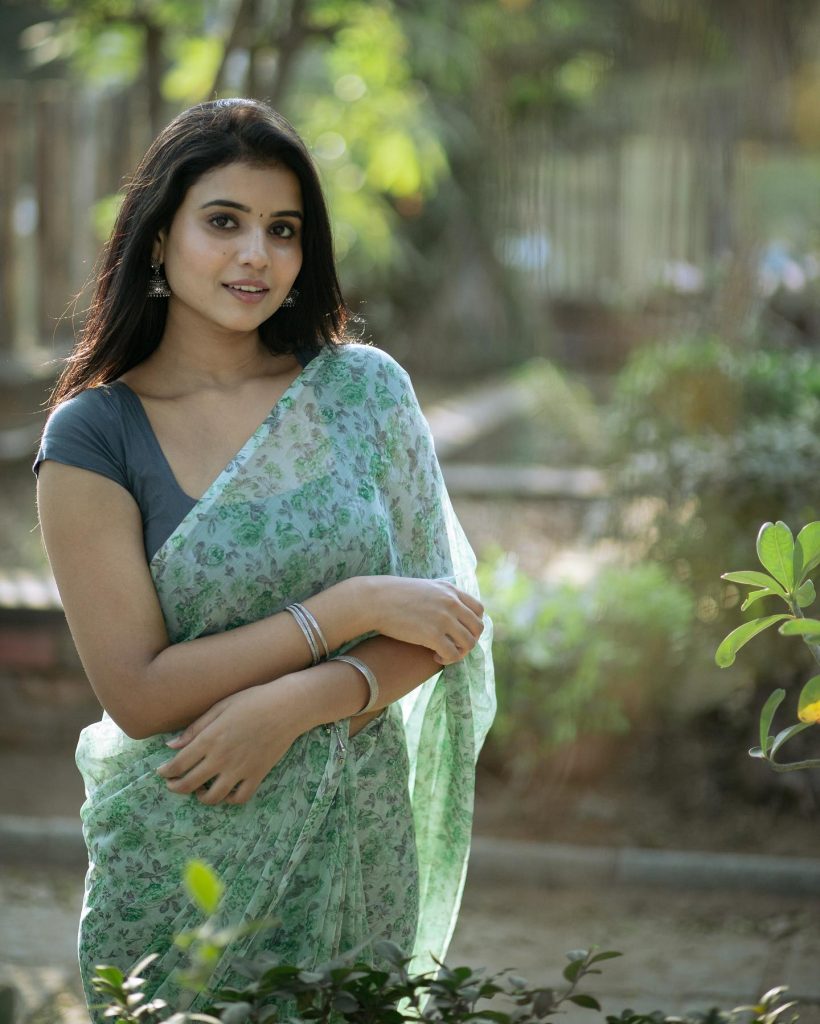 Arul Jyothi green saree photos, Arul Jyothi photoshoot, Arul Jyothi park photoshoot, Arul Jyothi latest photos, Arul Jyothi saree look, Arul Jyothi stunning photos, Arul Jyothi beautiful pictures, Arul Jyothi new photoshoot, Arul Jyothi actress photos, Arul Jyothi Instagram pics, Arul Jyothi trending photoshoot, Arul Jyothi fashion shoot, Arul Jyothi traditional look, Arul Jyothi images in green saree, Arul Jyothi viral photos, Arul Jyothi fans gallery, Arul Jyothi wallpapers, Arul Jyothi stylish pictures, Arul Jyothi glamour photos, Arul Jyothi ActorFacts