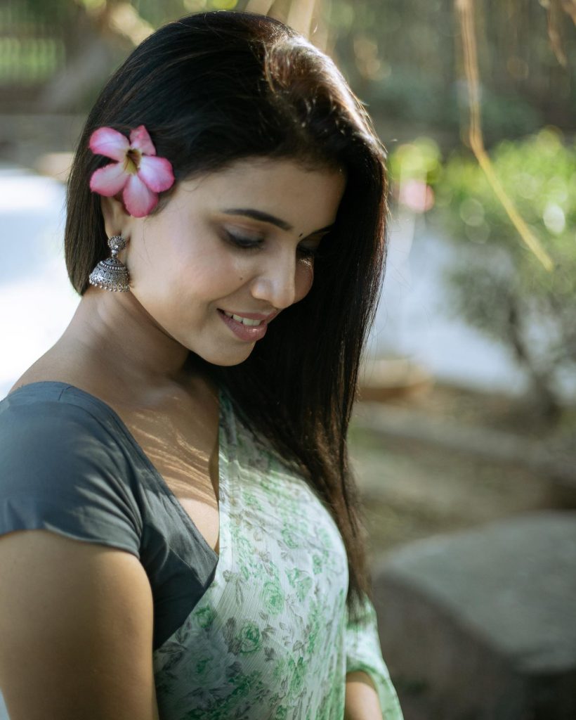 Arul Jyothi green saree photos, Arul Jyothi photoshoot, Arul Jyothi park photoshoot, Arul Jyothi latest photos, Arul Jyothi saree look, Arul Jyothi stunning photos, Arul Jyothi beautiful pictures, Arul Jyothi new photoshoot, Arul Jyothi actress photos, Arul Jyothi Instagram pics, Arul Jyothi trending photoshoot, Arul Jyothi fashion shoot, Arul Jyothi traditional look, Arul Jyothi images in green saree, Arul Jyothi viral photos, Arul Jyothi fans gallery, Arul Jyothi wallpapers, Arul Jyothi stylish pictures, Arul Jyothi glamour photos, Arul Jyothi ActorFacts