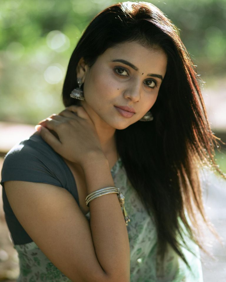 Arul Jyothi green saree photos, Arul Jyothi photoshoot, Arul Jyothi park photoshoot, Arul Jyothi latest photos, Arul Jyothi saree look, Arul Jyothi stunning photos, Arul Jyothi beautiful pictures, Arul Jyothi new photoshoot, Arul Jyothi actress photos, Arul Jyothi Instagram pics, Arul Jyothi trending photoshoot, Arul Jyothi fashion shoot, Arul Jyothi traditional look, Arul Jyothi images in green saree, Arul Jyothi viral photos, Arul Jyothi fans gallery, Arul Jyothi wallpapers, Arul Jyothi stylish pictures, Arul Jyothi glamour photos, Arul Jyothi ActorFacts