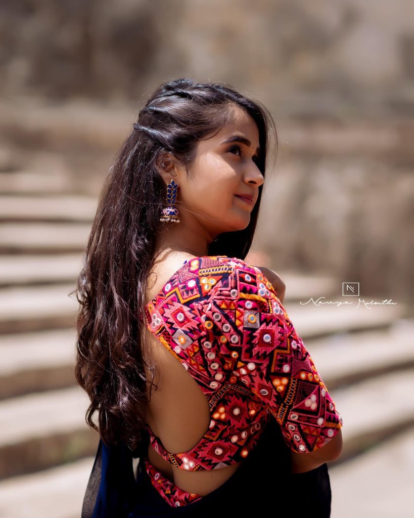 Deepthi Sunaina, Deepthi Sunaina blue saree, Deepthi Sunaina cute photos, Deepthi Sunaina latest pics, Deepthi Sunaina traditional look, actress Deepthi Sunaina, Deepthi Sunaina Instagram photos, Deepthi Sunaina saree look, Deepthi Sunaina in saree, Deepthi Sunaina photoshoot, Deepthi Sunaina viral photos, Deepthi Sunaina 2025, Deepthi Sunaina fashion, Deepthi Sunaina actress pics, Deepthi Sunaina gorgeous look