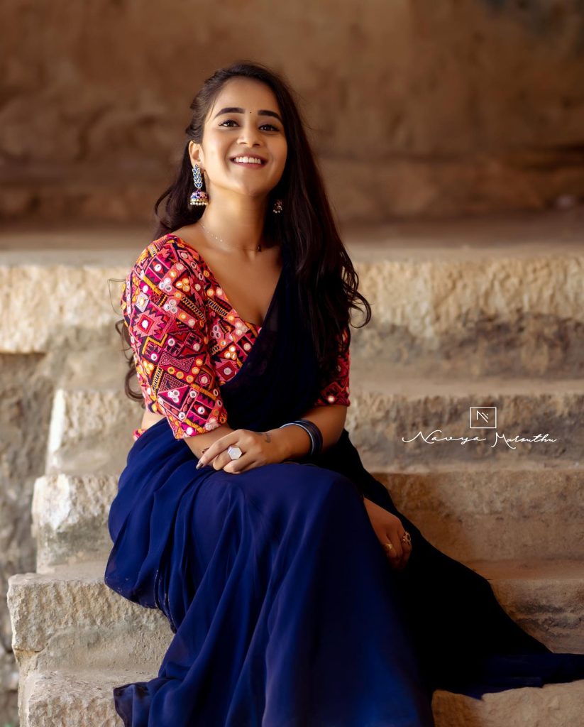 Deepthi Sunaina, Deepthi Sunaina blue saree, Deepthi Sunaina cute photos, Deepthi Sunaina latest pics, Deepthi Sunaina traditional look, actress Deepthi Sunaina, Deepthi Sunaina Instagram photos, Deepthi Sunaina saree look, Deepthi Sunaina in saree, Deepthi Sunaina photoshoot, Deepthi Sunaina viral photos, Deepthi Sunaina 2025, Deepthi Sunaina fashion, Deepthi Sunaina actress pics, Deepthi Sunaina gorgeous look