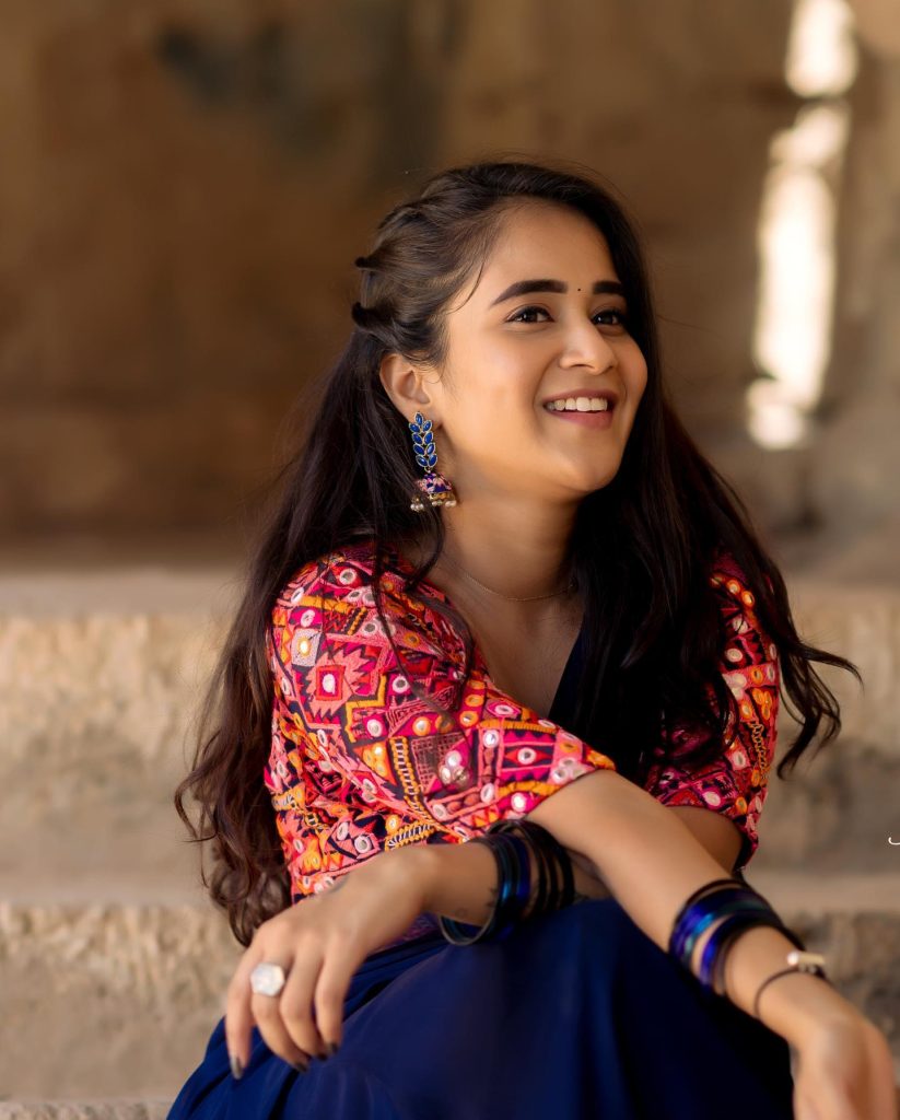 Deepthi Sunaina, Deepthi Sunaina blue saree, Deepthi Sunaina cute photos, Deepthi Sunaina latest pics, Deepthi Sunaina traditional look, actress Deepthi Sunaina, Deepthi Sunaina Instagram photos, Deepthi Sunaina saree look, Deepthi Sunaina in saree, Deepthi Sunaina photoshoot, Deepthi Sunaina viral photos, Deepthi Sunaina 2025, Deepthi Sunaina fashion, Deepthi Sunaina actress pics, Deepthi Sunaina gorgeous look