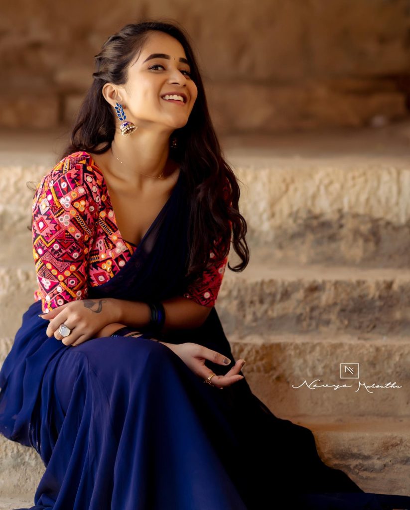Deepthi Sunaina, Deepthi Sunaina blue saree, Deepthi Sunaina cute photos, Deepthi Sunaina latest pics, Deepthi Sunaina traditional look, actress Deepthi Sunaina, Deepthi Sunaina Instagram photos, Deepthi Sunaina saree look, Deepthi Sunaina in saree, Deepthi Sunaina photoshoot, Deepthi Sunaina viral photos, Deepthi Sunaina 2025, Deepthi Sunaina fashion, Deepthi Sunaina actress pics, Deepthi Sunaina gorgeous look