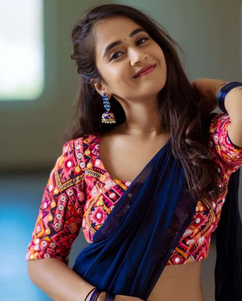 Deepthi Sunaina, Deepthi Sunaina blue saree, Deepthi Sunaina cute photos, Deepthi Sunaina latest pics, Deepthi Sunaina traditional look, actress Deepthi Sunaina, Deepthi Sunaina Instagram photos, Deepthi Sunaina saree look, Deepthi Sunaina in saree, Deepthi Sunaina photoshoot, Deepthi Sunaina viral photos, Deepthi Sunaina 2025, Deepthi Sunaina fashion, Deepthi Sunaina actress pics, Deepthi Sunaina gorgeous look