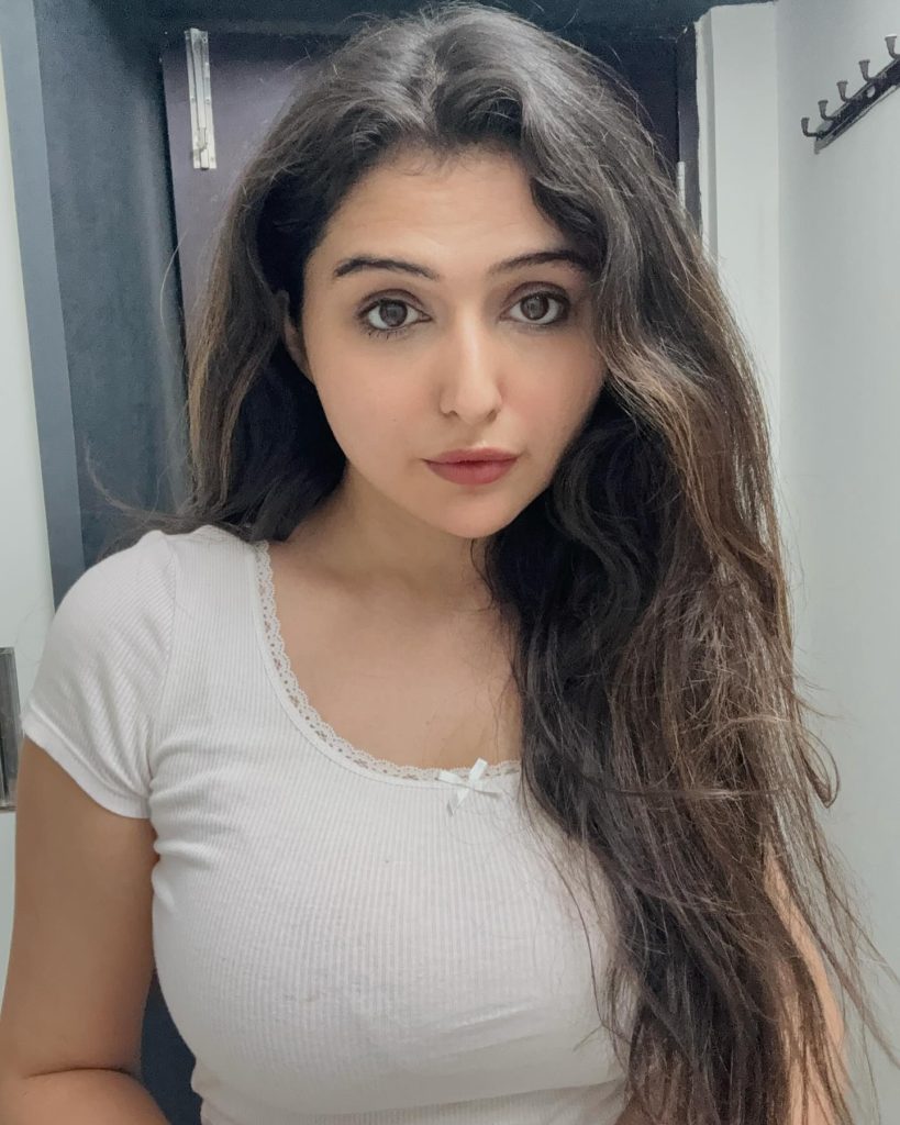 Vedvika Soni navel show, Vedvika Soni white t-shirt, Vedvika Soni blue jeans, Vedvika Soni latest photos, Vedvika Soni bold look, Vedvika Soni photoshoot, Vedvika Soni stylish outfit, Vedvika Soni hot photos, Vedvika Soni fashion, Vedvika Soni casual look, Vedvika Soni trendy style, Vedvika Soni midriff, Vedvika Soni glamour pics, Vedvika Soni new images, Vedvika Soni photo gallery