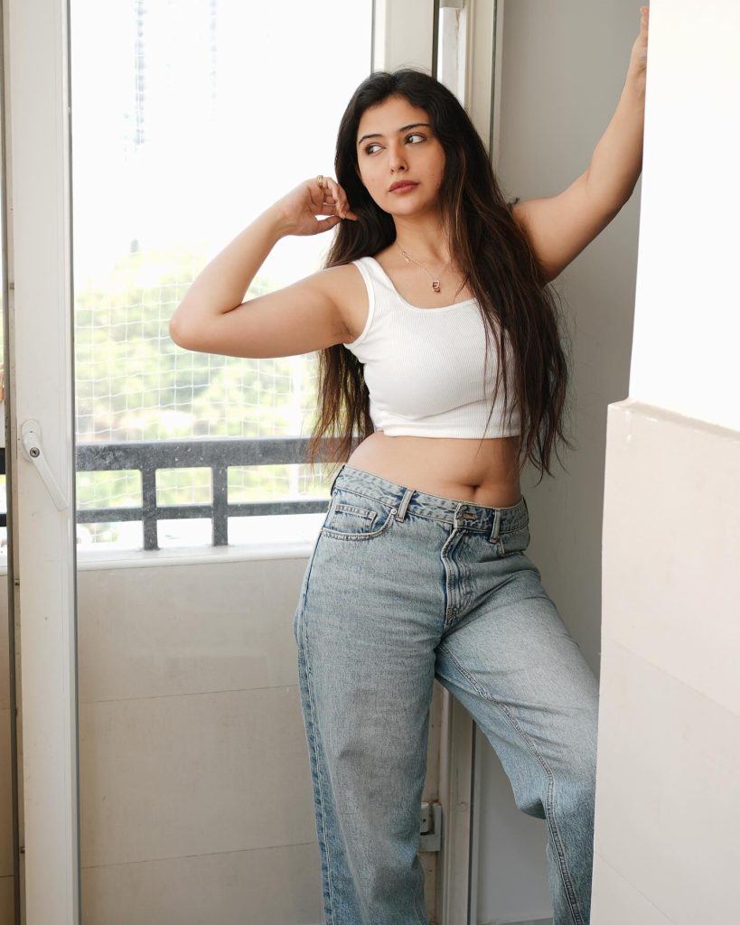 Vedvika Soni navel show, Vedvika Soni white t-shirt, Vedvika Soni blue jeans, Vedvika Soni latest photos, Vedvika Soni bold look, Vedvika Soni photoshoot, Vedvika Soni stylish outfit, Vedvika Soni hot photos, Vedvika Soni fashion, Vedvika Soni casual look, Vedvika Soni trendy style, Vedvika Soni midriff, Vedvika Soni glamour pics, Vedvika Soni new images, Vedvika Soni photo gallery