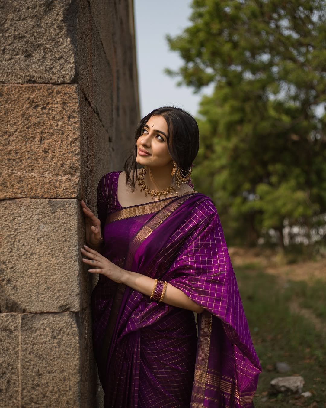 Maanasa Choudhary Traditional Look Photos in Saree05