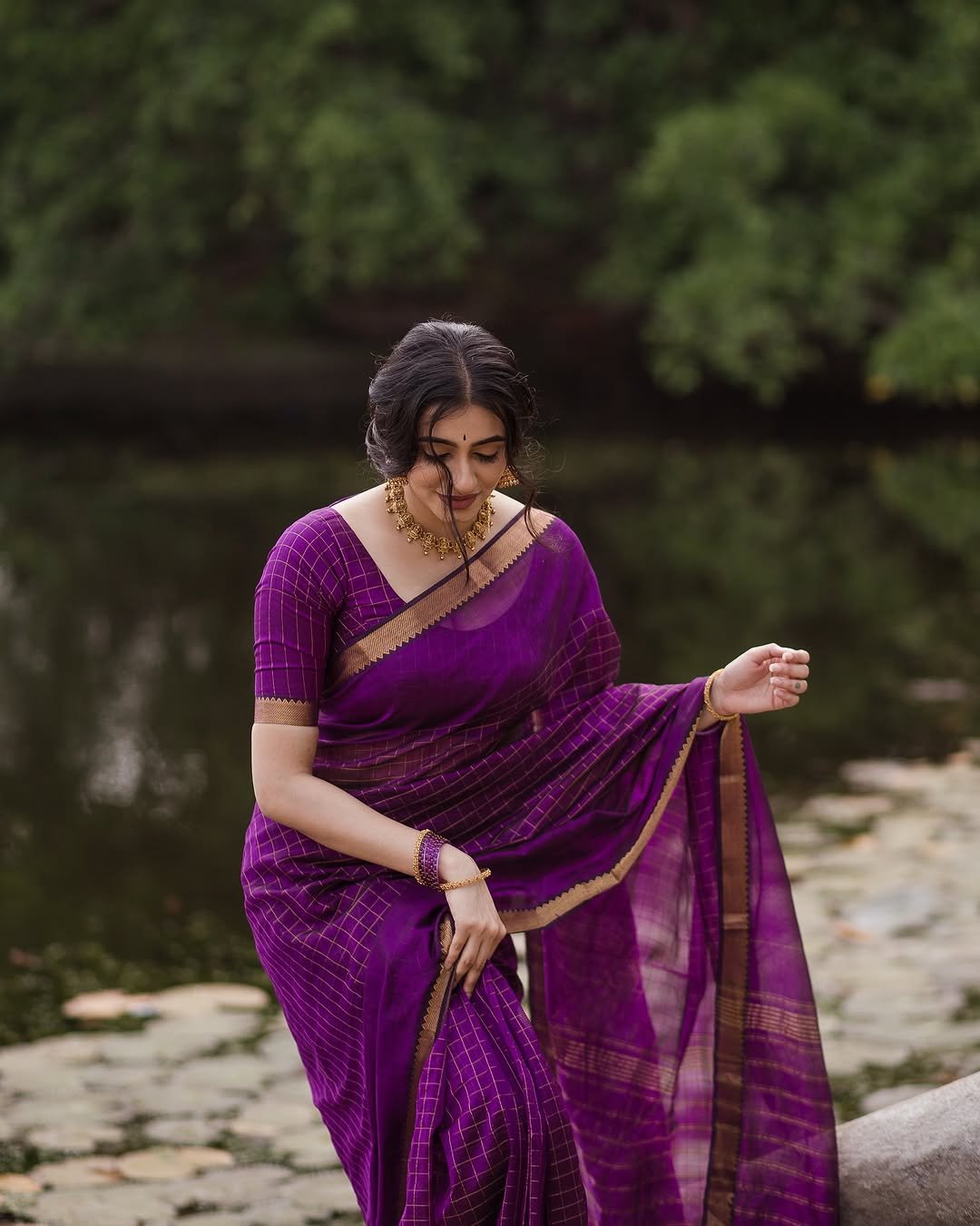 Maanasa Choudhary Traditional Look Photos in Saree11