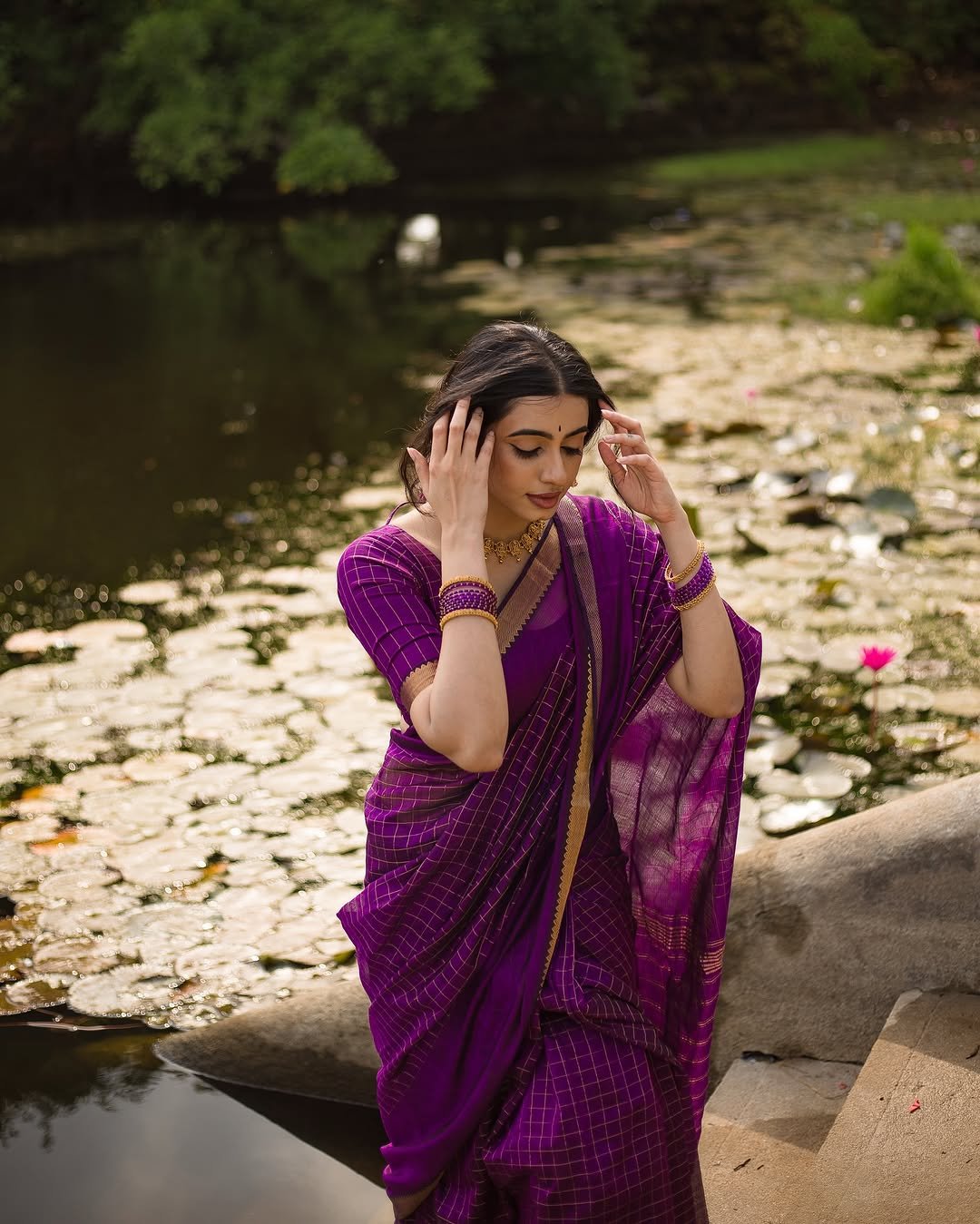 Maanasa Choudhary Traditional Look Photos in Saree16