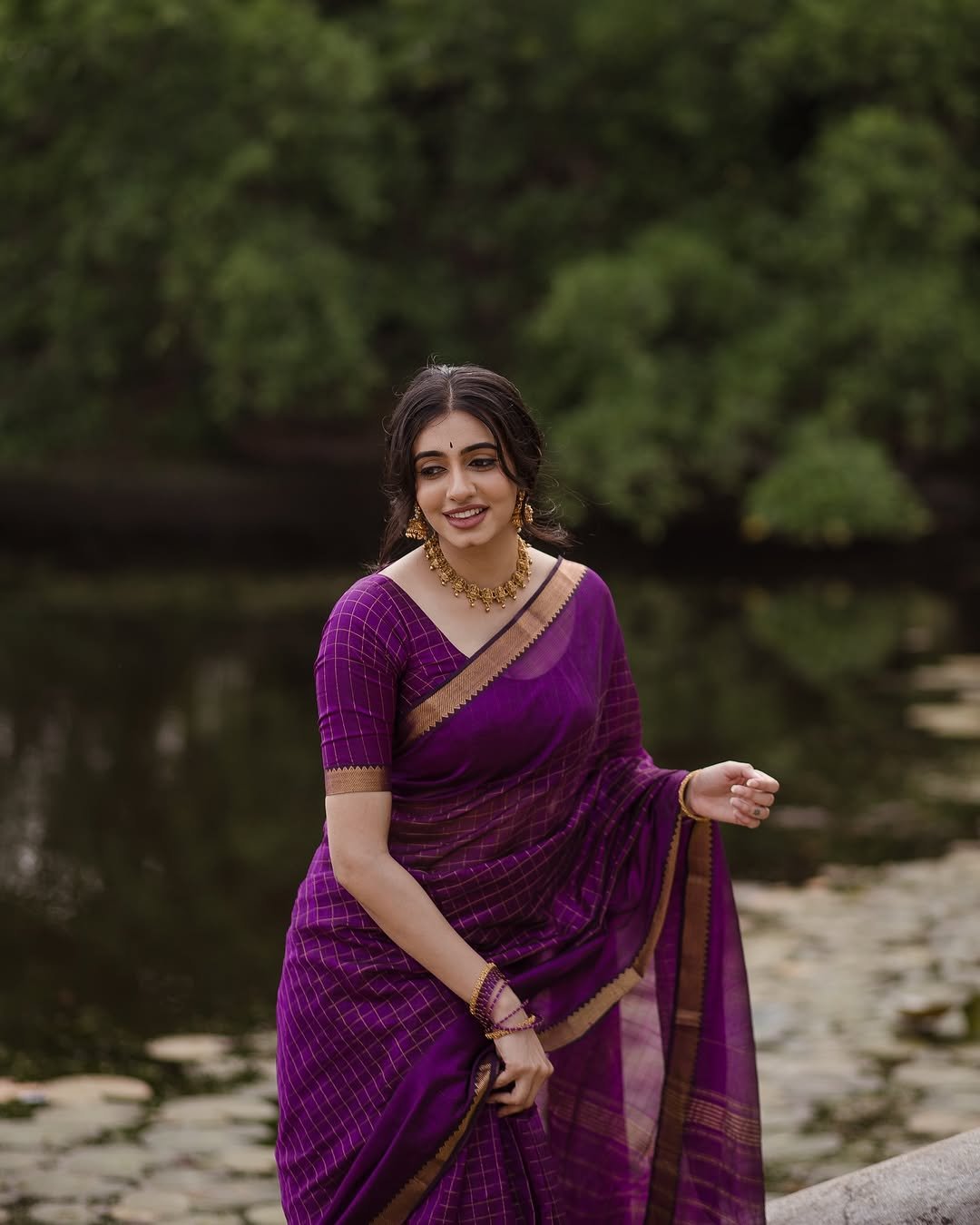 Maanasa Choudhary Traditional Look Photos in Saree18