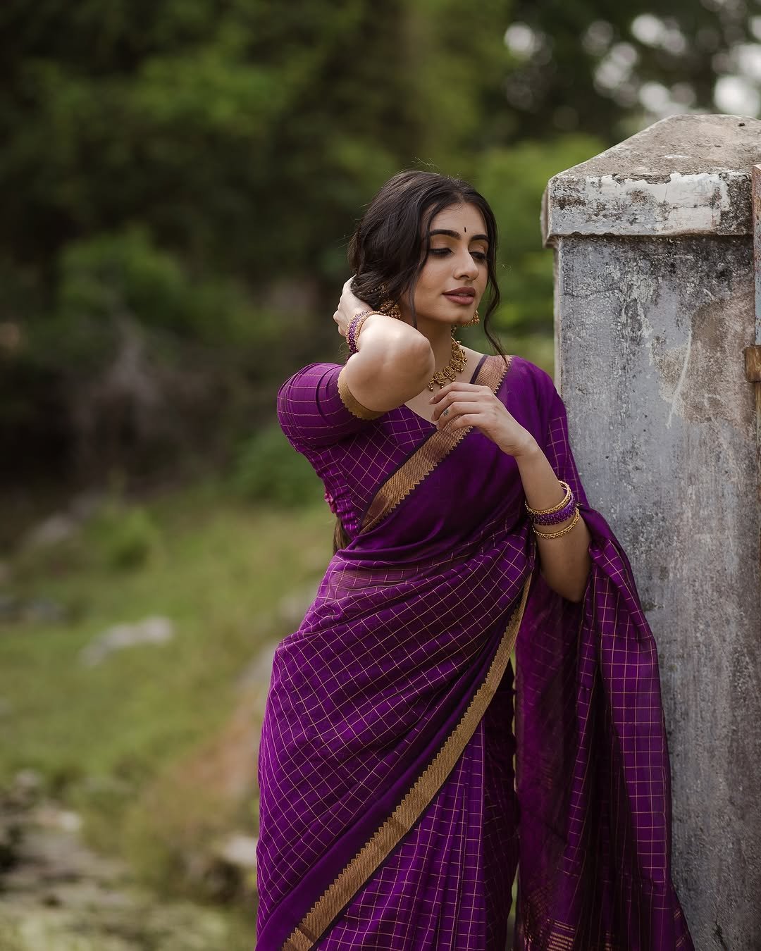 Maanasa Choudhary Traditional Look Photos in Saree20