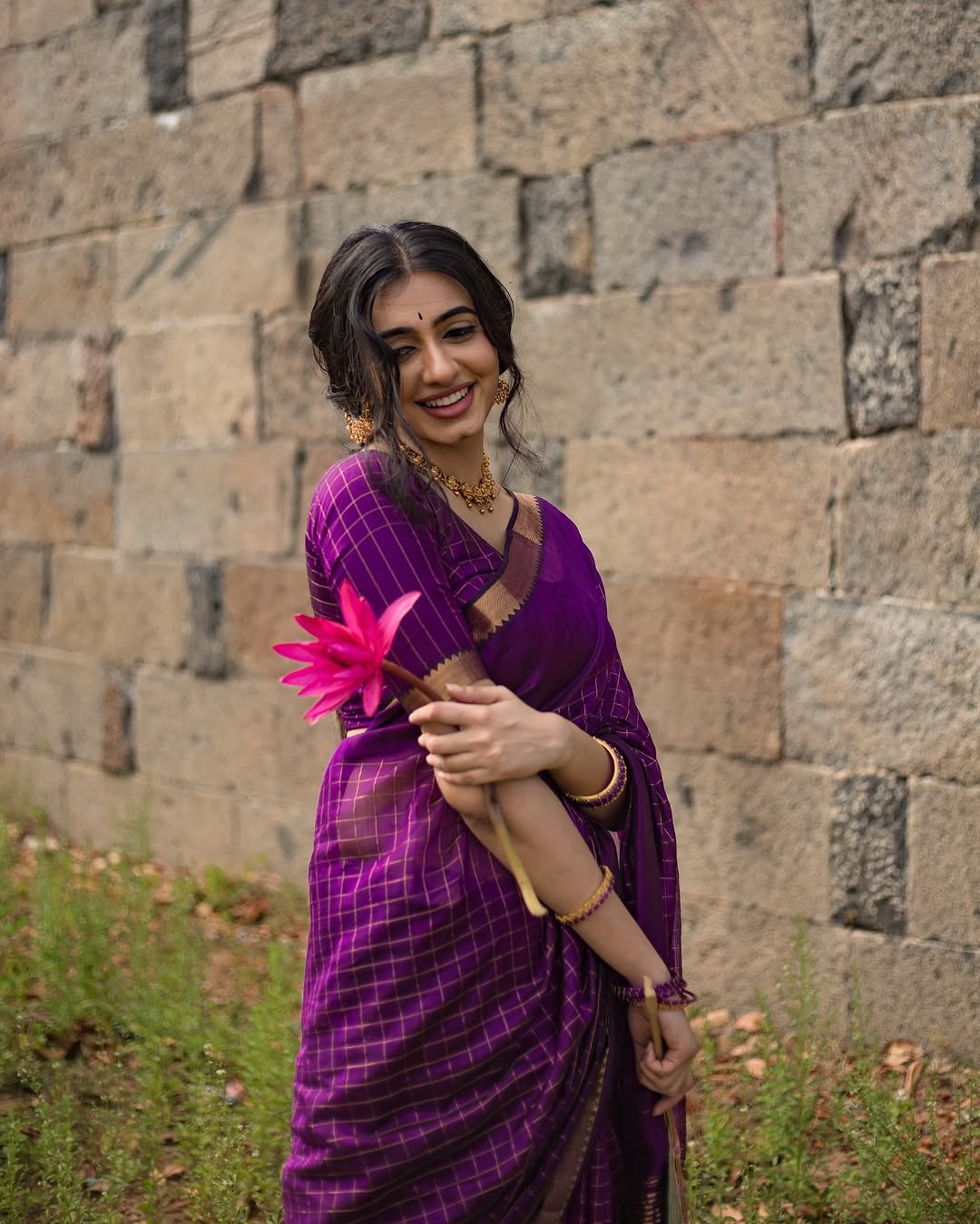 Maanasa Choudhary Traditional Look Photos in Saree21