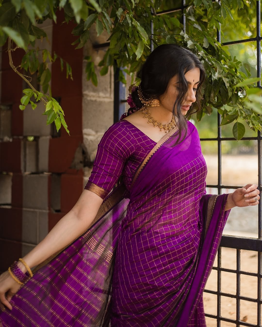 Maanasa Choudhary Traditional Look Photos in Saree35