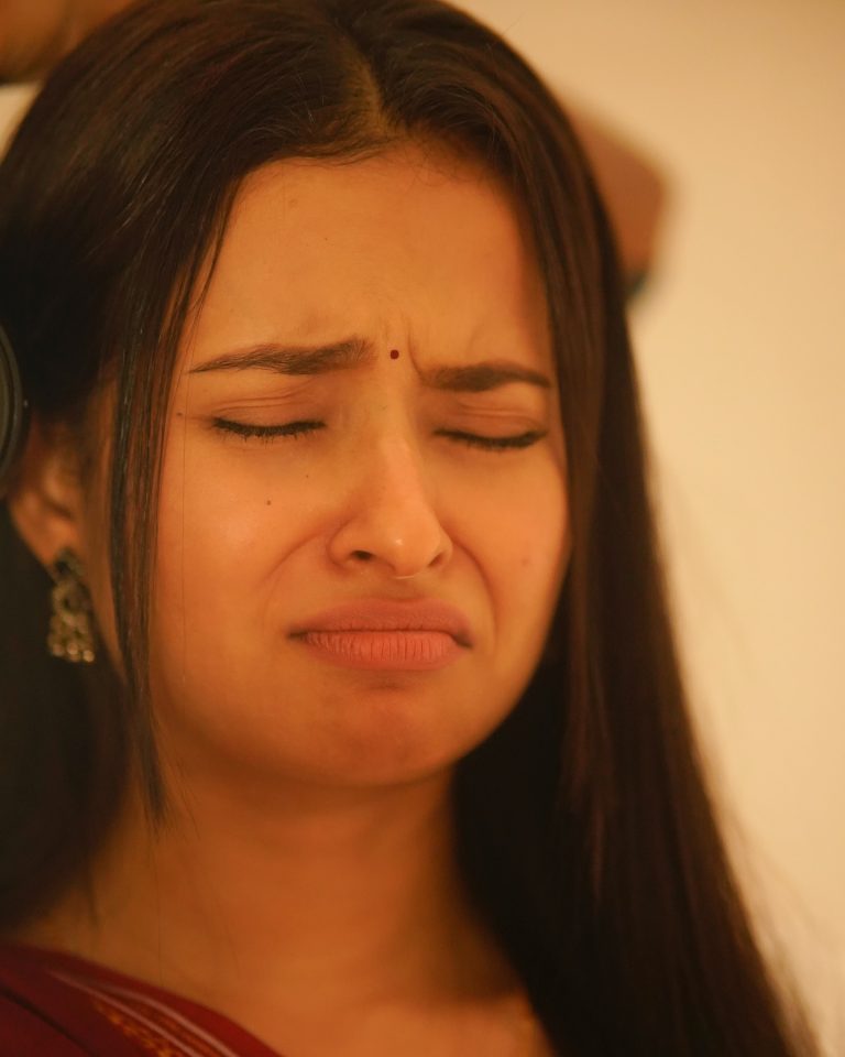 Aarushi Baruah wearing beautiful maroon saree in cute photoshoot