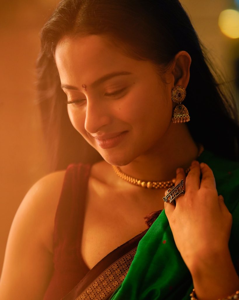 Actress Aarushi Baruaah glamorous photos in green saree