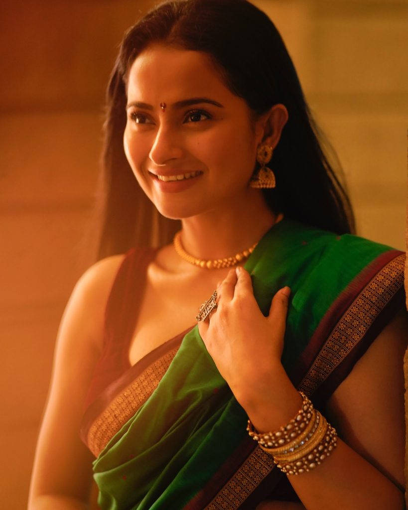 Actress Aarushi Baruaah glamorous photos in green saree