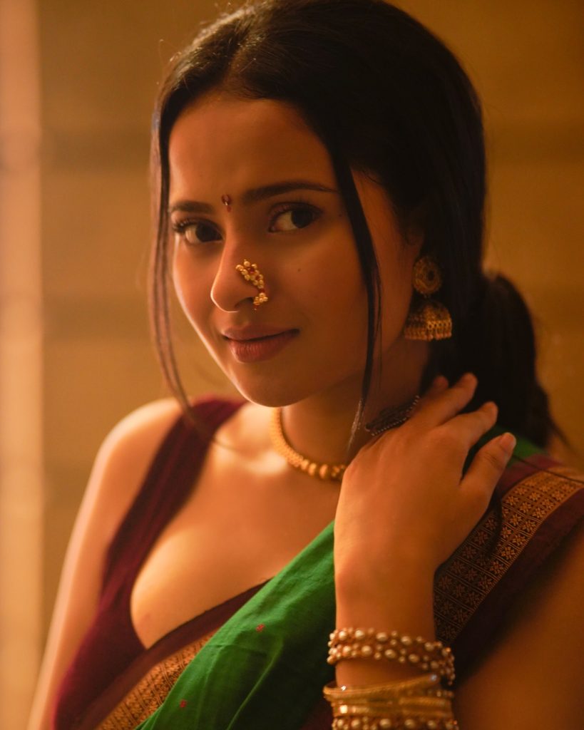 Aarushi Baruaah hot look in green saree photoshoot