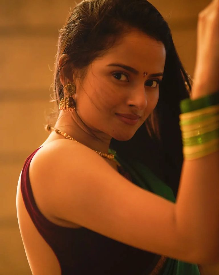 Aarushi Baruaah stylish and bold photoshoot in green saree