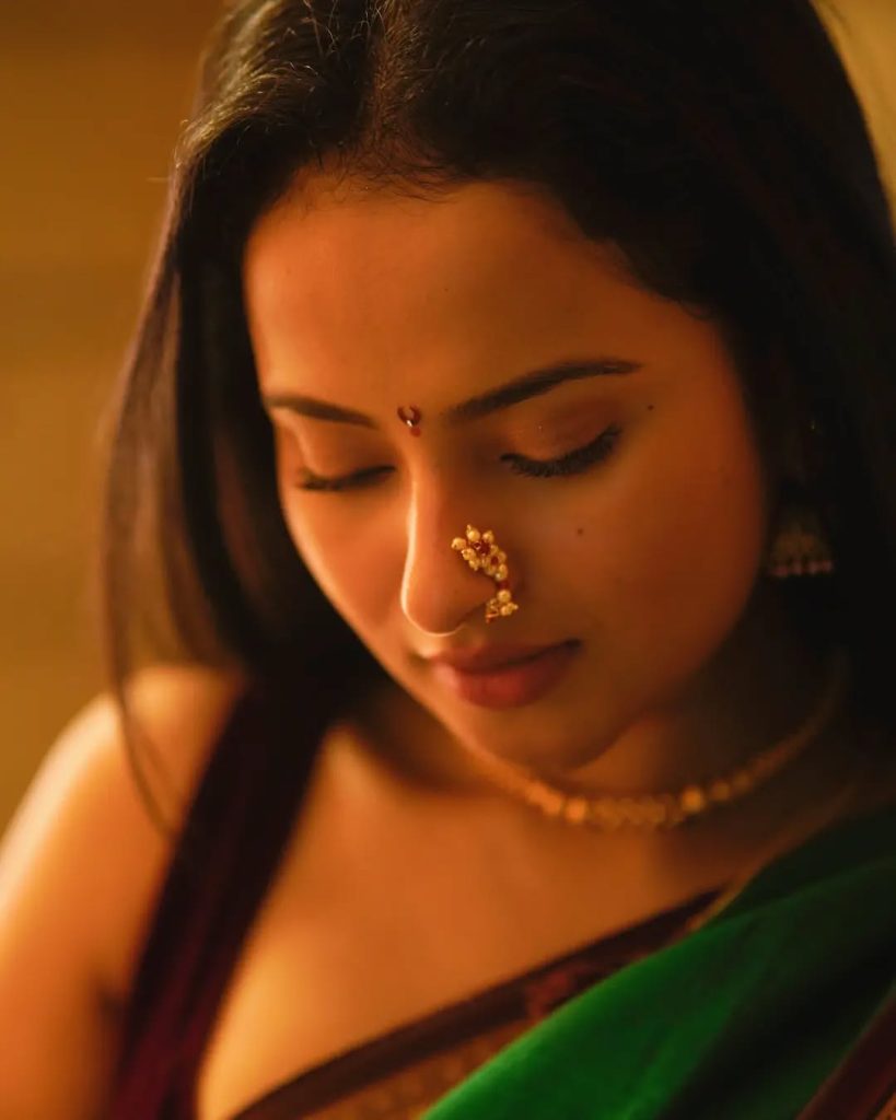 Aarushi Baruaah sizzling hot poses in green saree