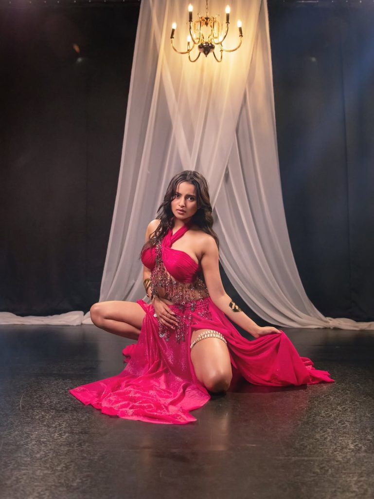 Aarushi Baruah's complete pink dress hot styling