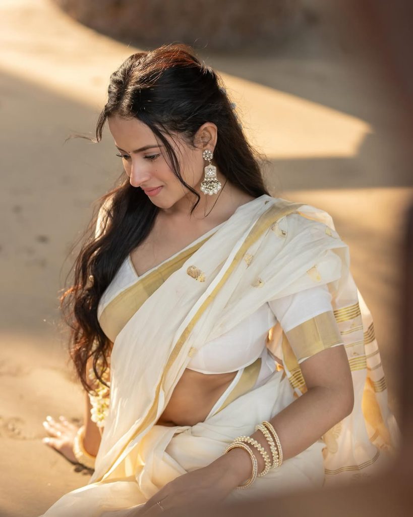 Aarushi Baruah wearing elegant white saree in hot photoshoot