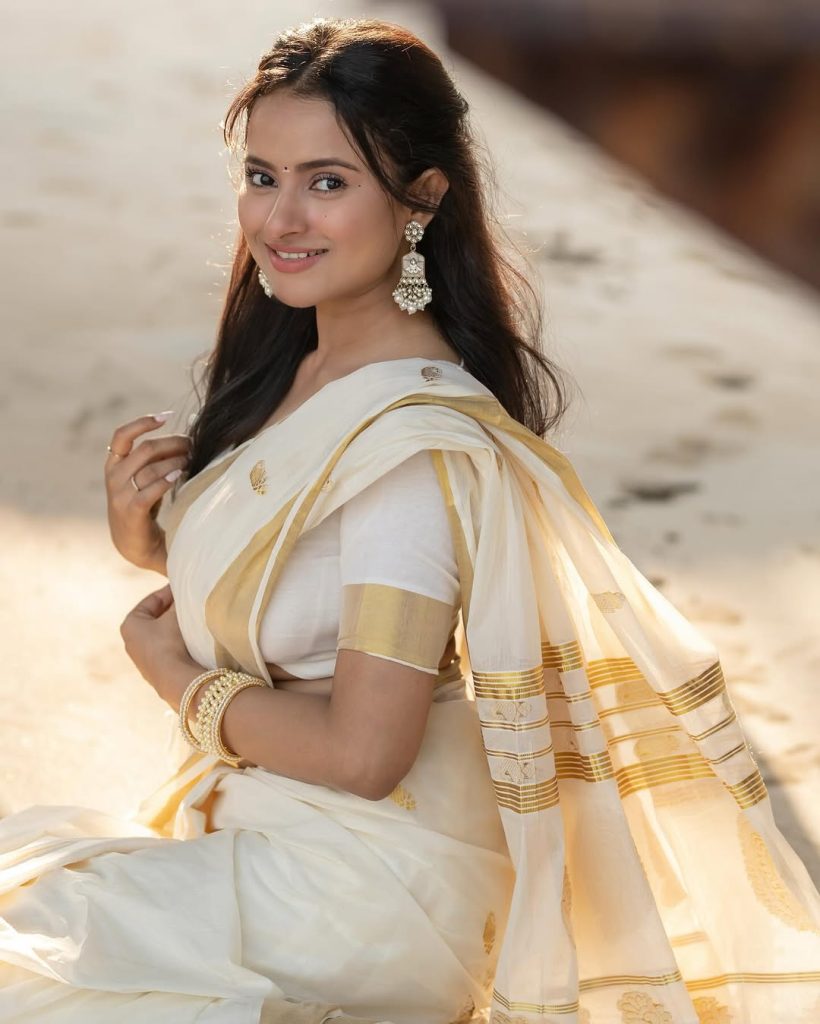 Aarushi Baruah wearing elegant white saree in hot photoshoot