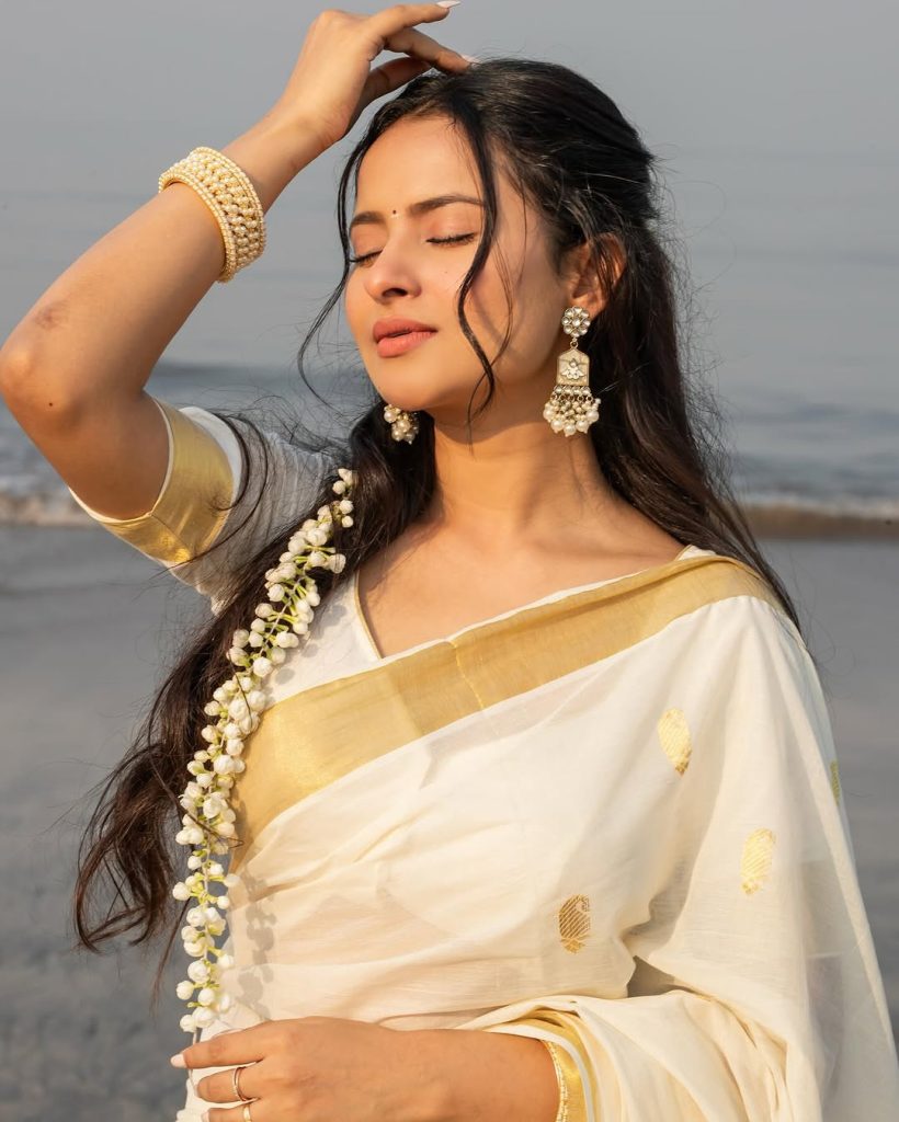 Aarushi Baruah wearing elegant white saree in hot photoshoot