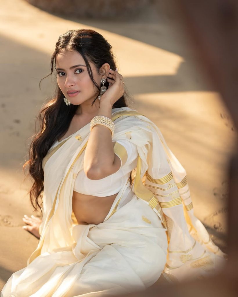 Aarushi Baruah wearing elegant white saree in hot photoshoot