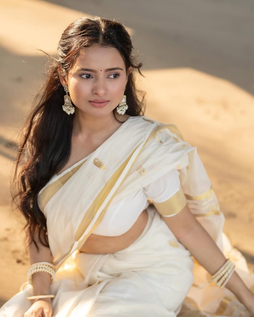 Aarushi Baruah wearing elegant white saree in hot photoshoot