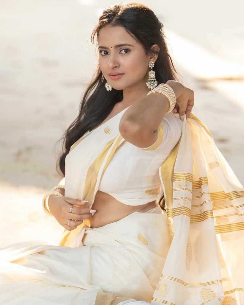 Aarushi Baruah wearing elegant white saree in hot photoshoot
