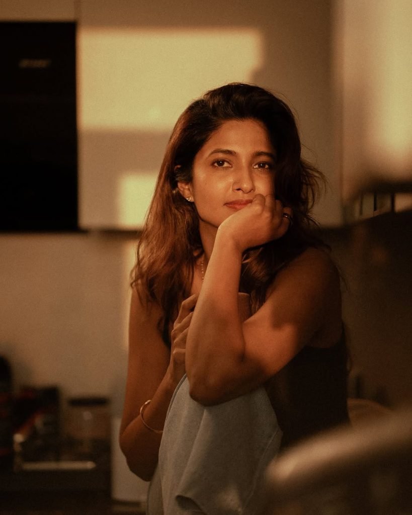 Keerthi Pandian's complete couch photoshoot setup