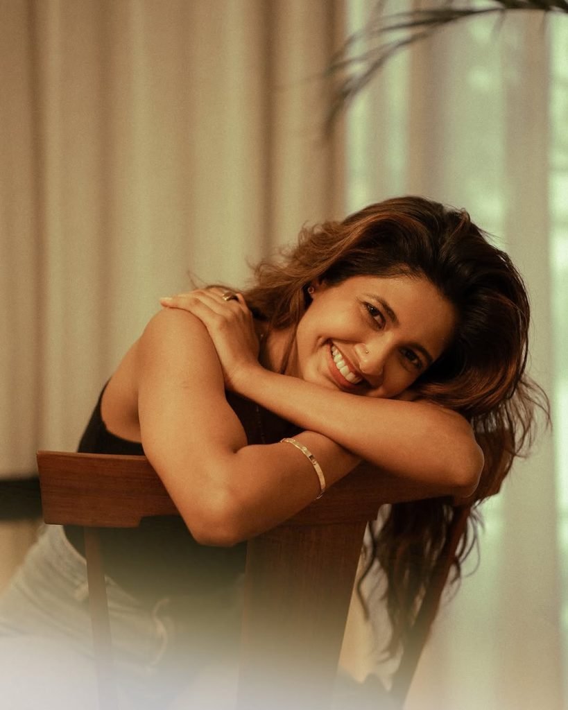 Keerthi Pandian's complete couch photoshoot setup