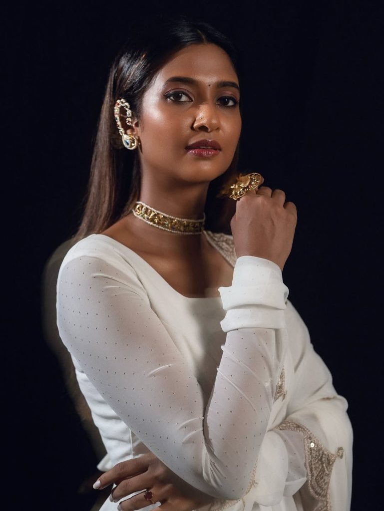 Keerthi Pandian's natural beauty with white dress styling