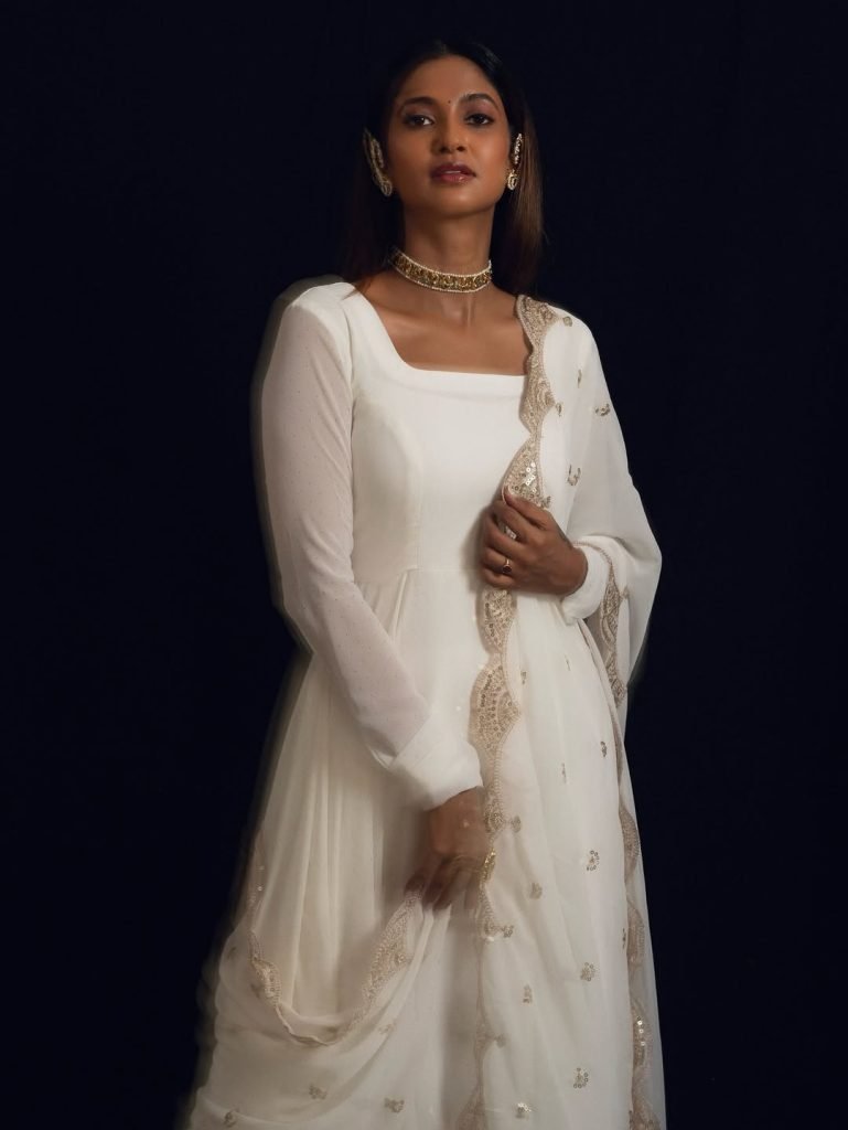Keerthi Pandian's natural beauty with white dress styling