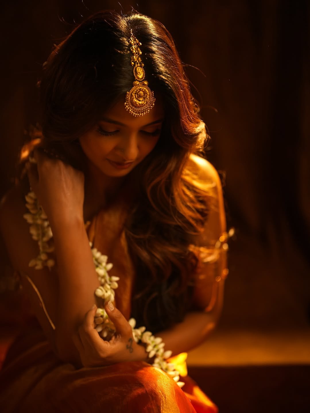 Keerthi Pandian's radiant beauty and elegant styling