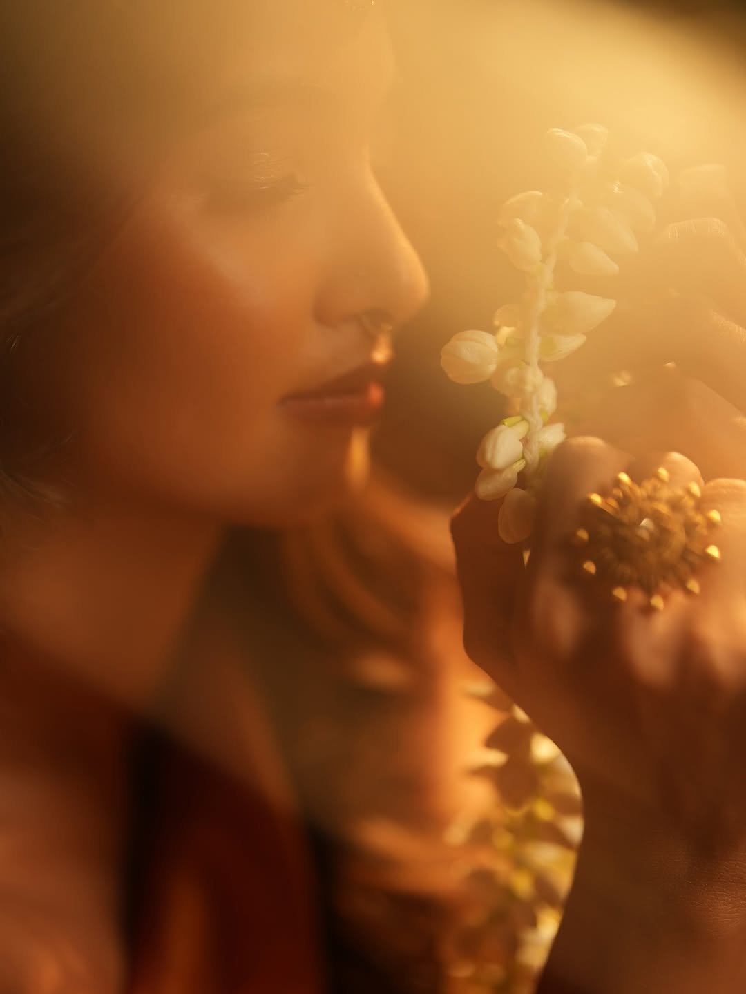 Keerthi Pandian posing beautifully with sophisticated makeup and hair