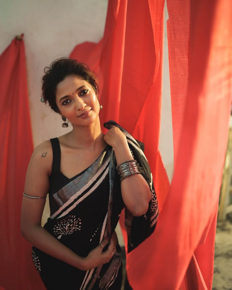 Keerthi Pandian wearing elegant black saree in traditional photoshoot