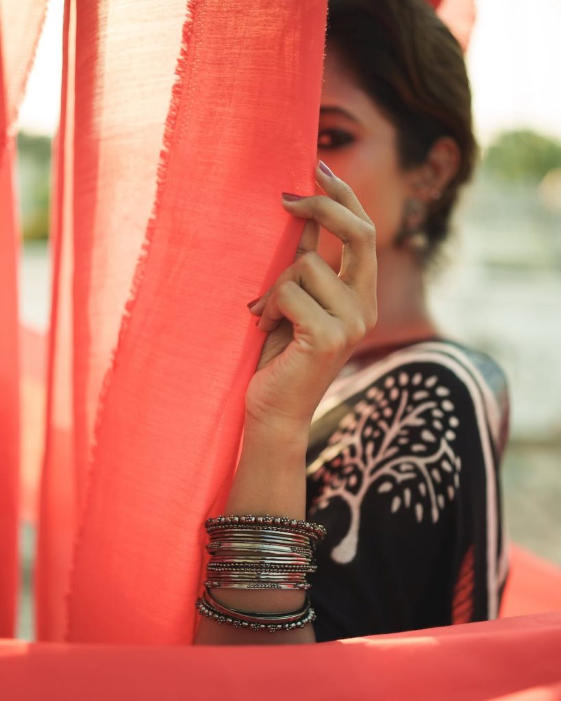Keerthi Pandian posing gracefully in sophisticated black saree