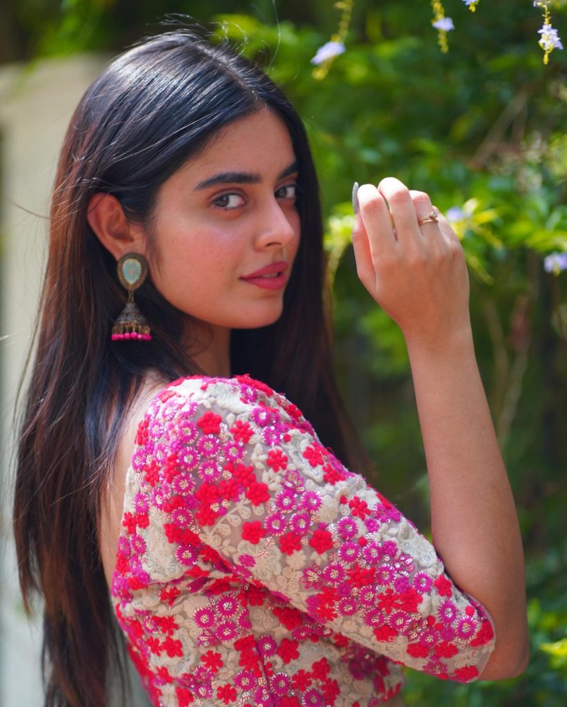 Actress Kushitha Kallapu glamorous avatar in pink lehenga