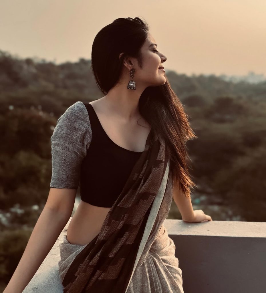Actress Kushitha Kallapu glamorous hot photos from back