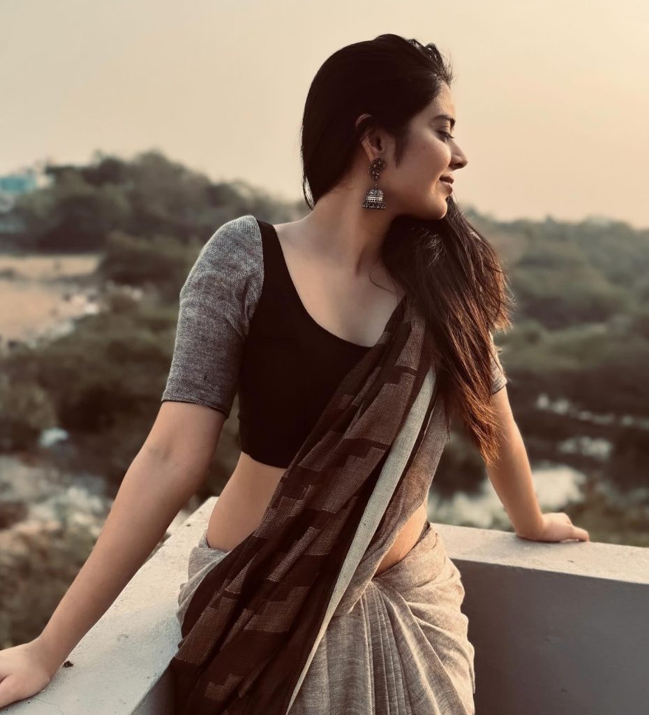 Kushitha Kallapu sizzling hot photos captured from back