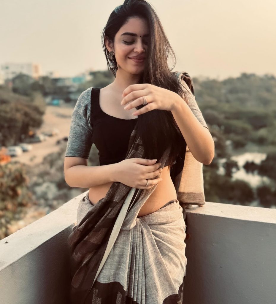 Kushitha Kallapu sizzling hot photos captured from back