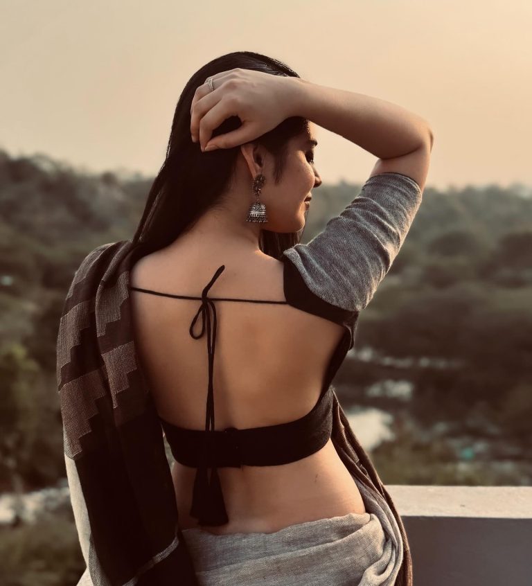 Kushitha Kallapu sizzling hot photos captured from back
