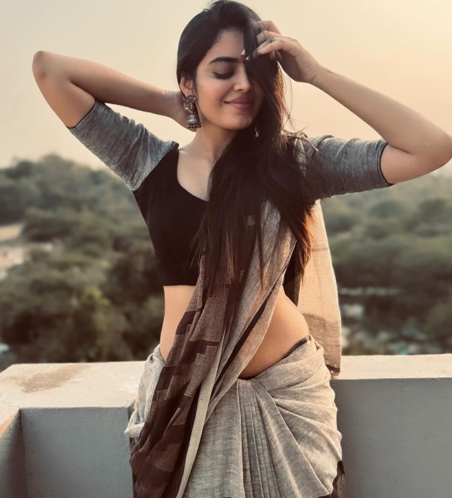 Kushitha Kallapu sizzling hot photos captured from back