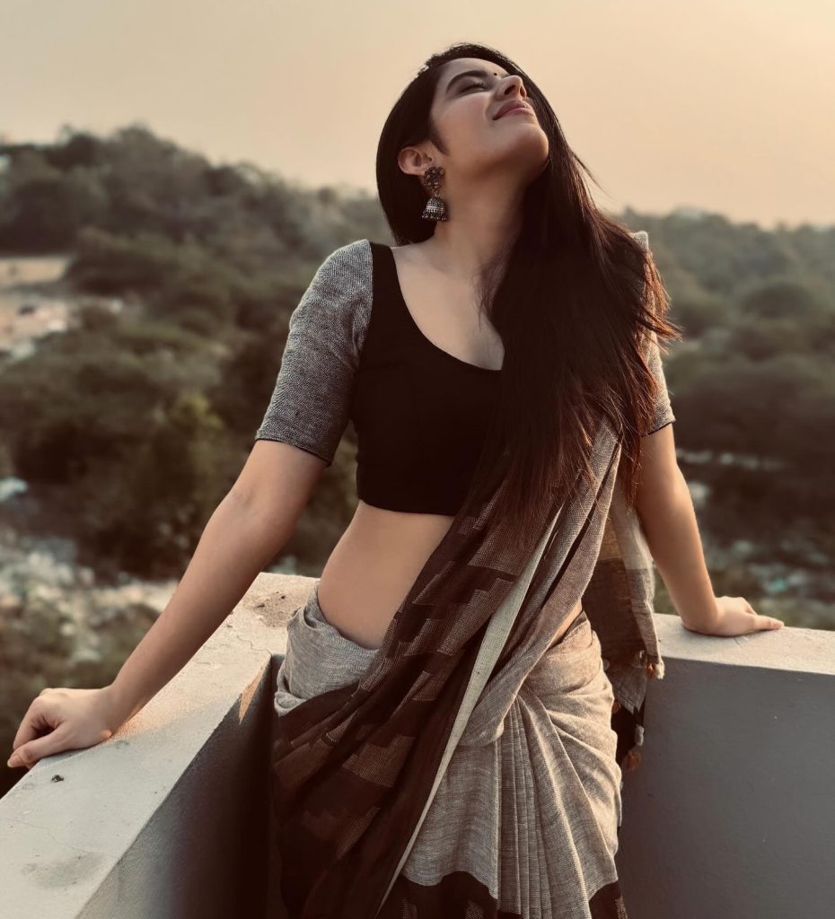 Kushitha Kallapu bold backless saree look photoshoot