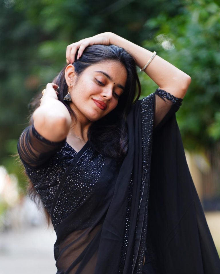 Kushitha Kallapu Hot Photos in Black Saree (14)