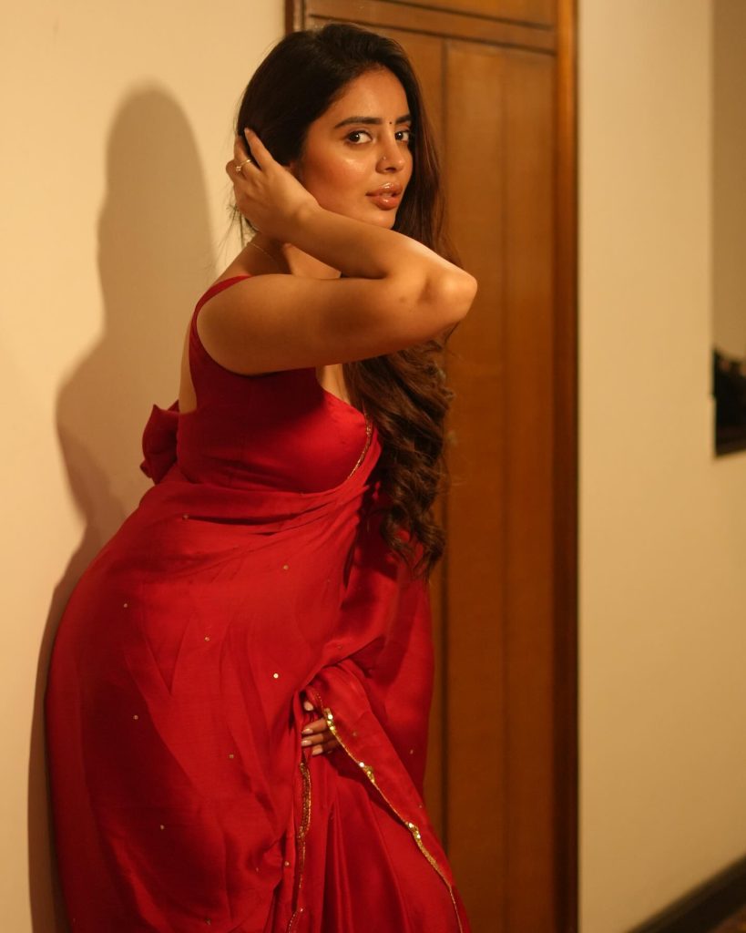 Kushitha Kallapu's complete red saree hot look