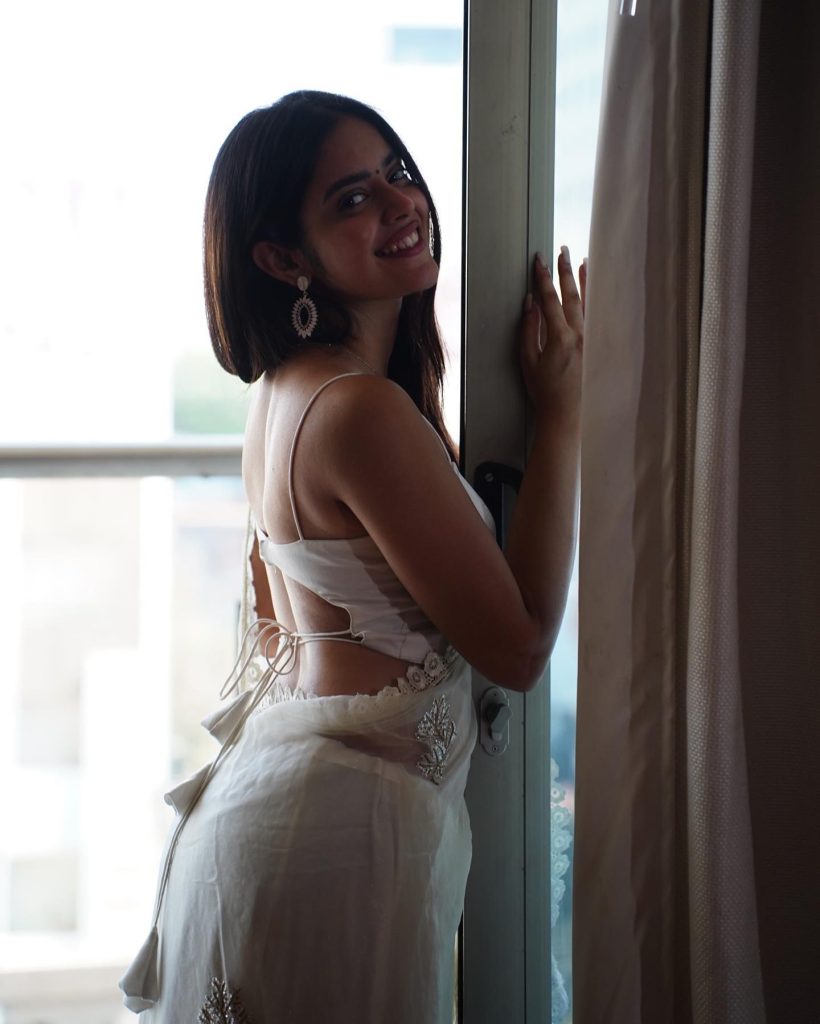 Kushitha Kallapu bold look in white saree and sleeveless blouse
