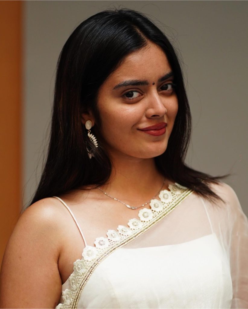 Kushitha Kallapu traditional yet hot look in white saree