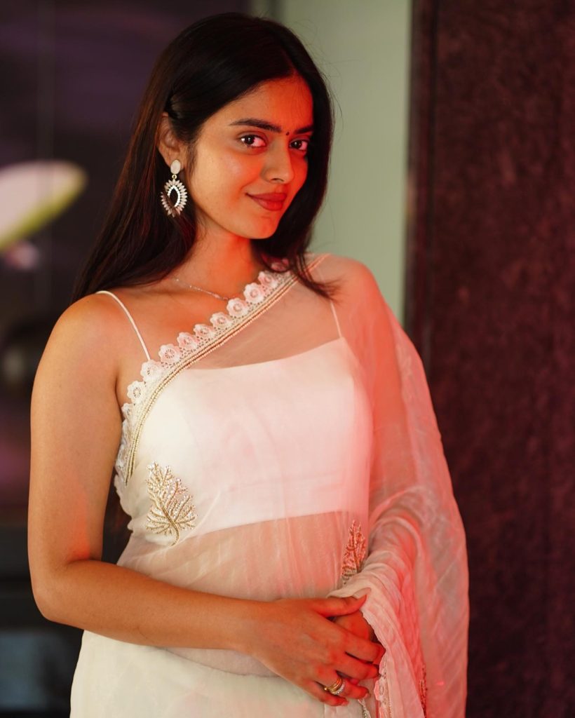 Kushitha Kallapu traditional yet hot look in white saree